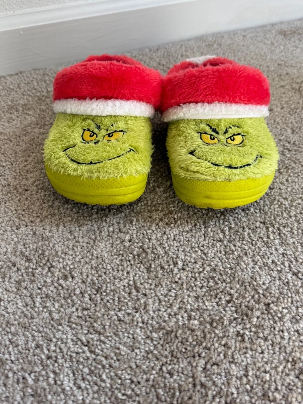Crocs The Grinch Fuzzy Lined Clogs Kids 1J Unisex Christmas Slippers